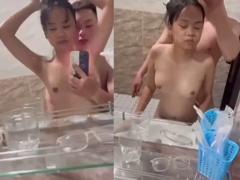 Thon gọn em cùng anh người yêu nắc trước gương quay kỉ niệm
